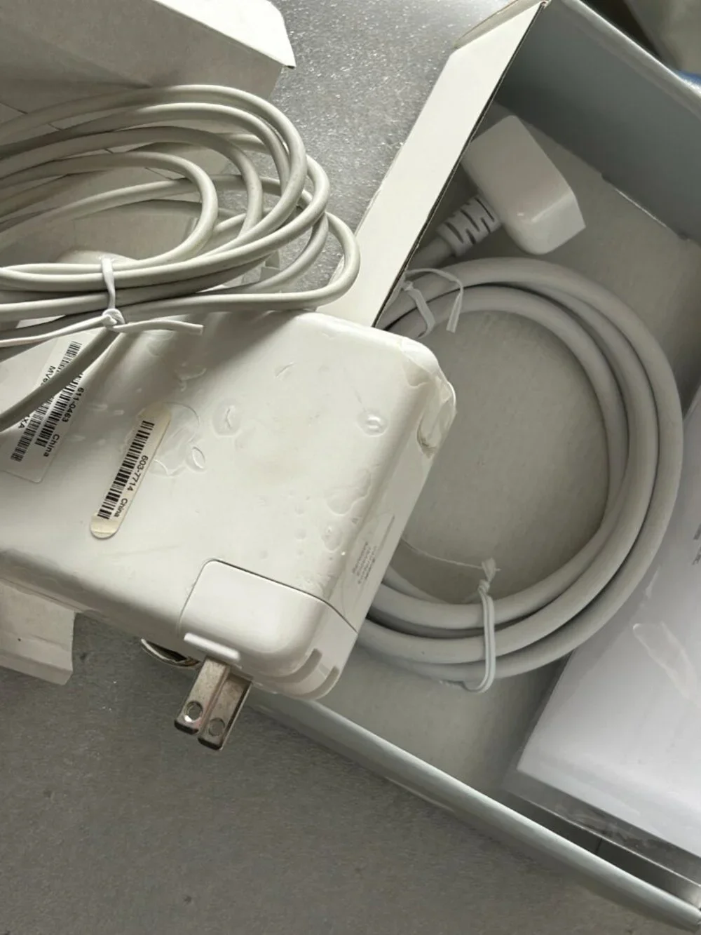 Genuine APPLE MA357LL-A 85W MagSafe Power Adapter Open-Box NEW
